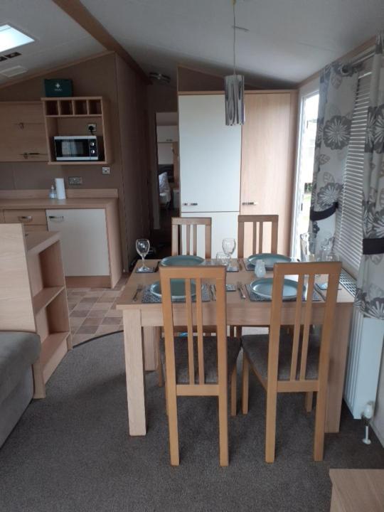 Rick'S Retreat Static Caravan Near The Beach With Free Wifi Lossiemouth Bagian luar foto